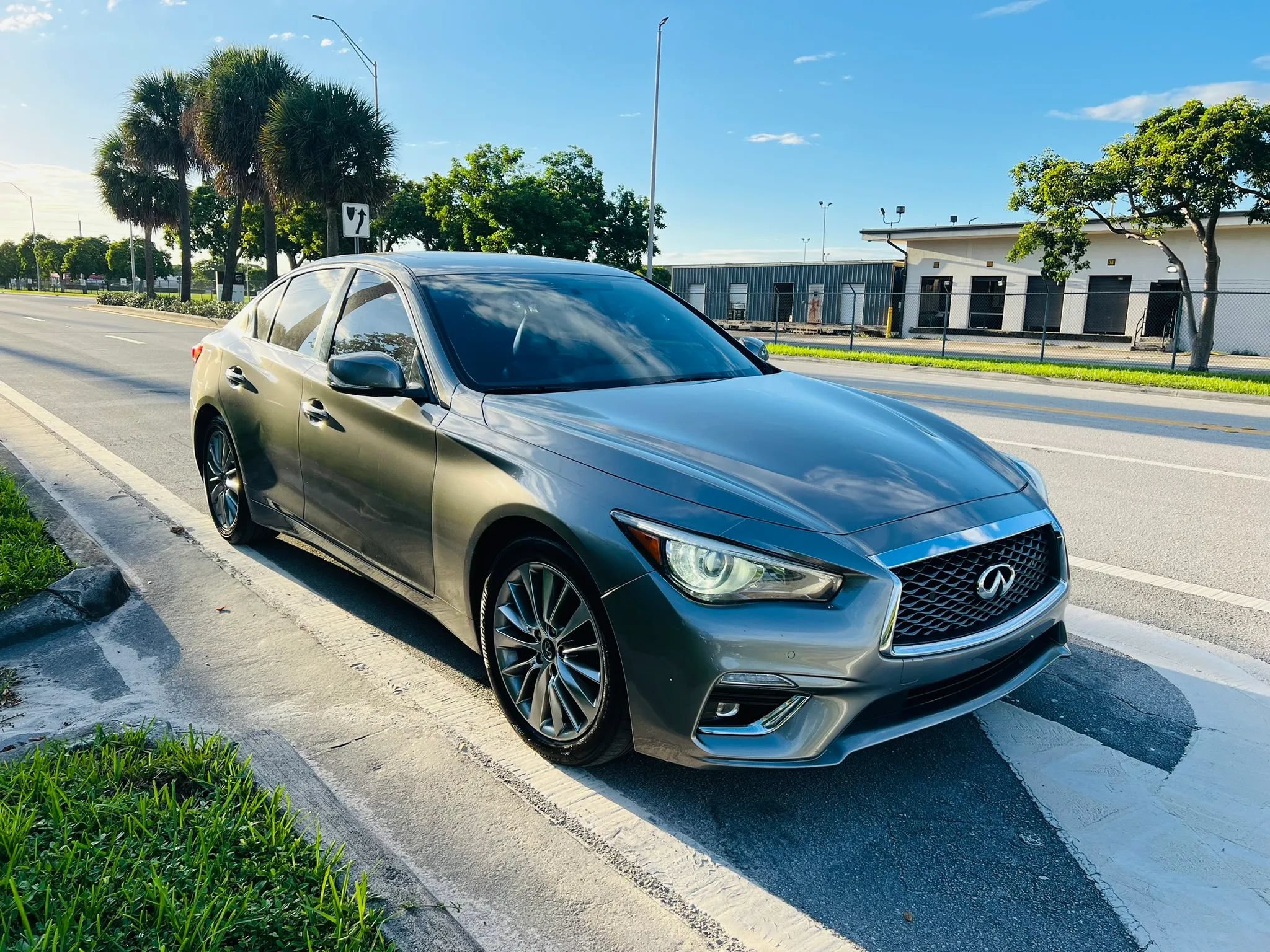 Used 2018 INFINITI Q50 Luxe w/ Essential Package (3.0T Luxe) AWD/4WD image 7