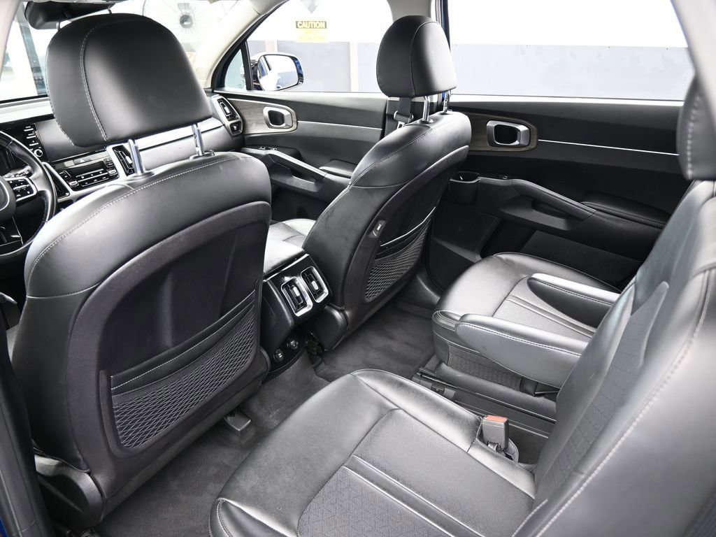 Used 2021 Kia Sorento EX w/ Panoramic Sunroof Package image 35