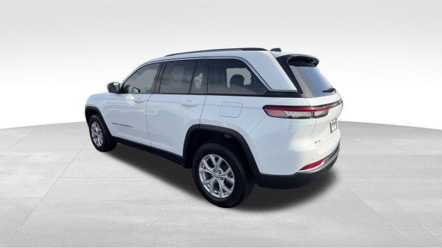 Used 2023 Jeep Grand Cherokee Limited w/ Luxury Tech Group II AWD/4WD image 4