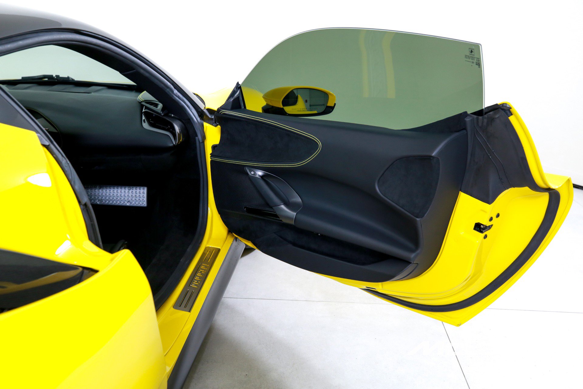 Used 2022 Ferrari SF90 Stradale image 18