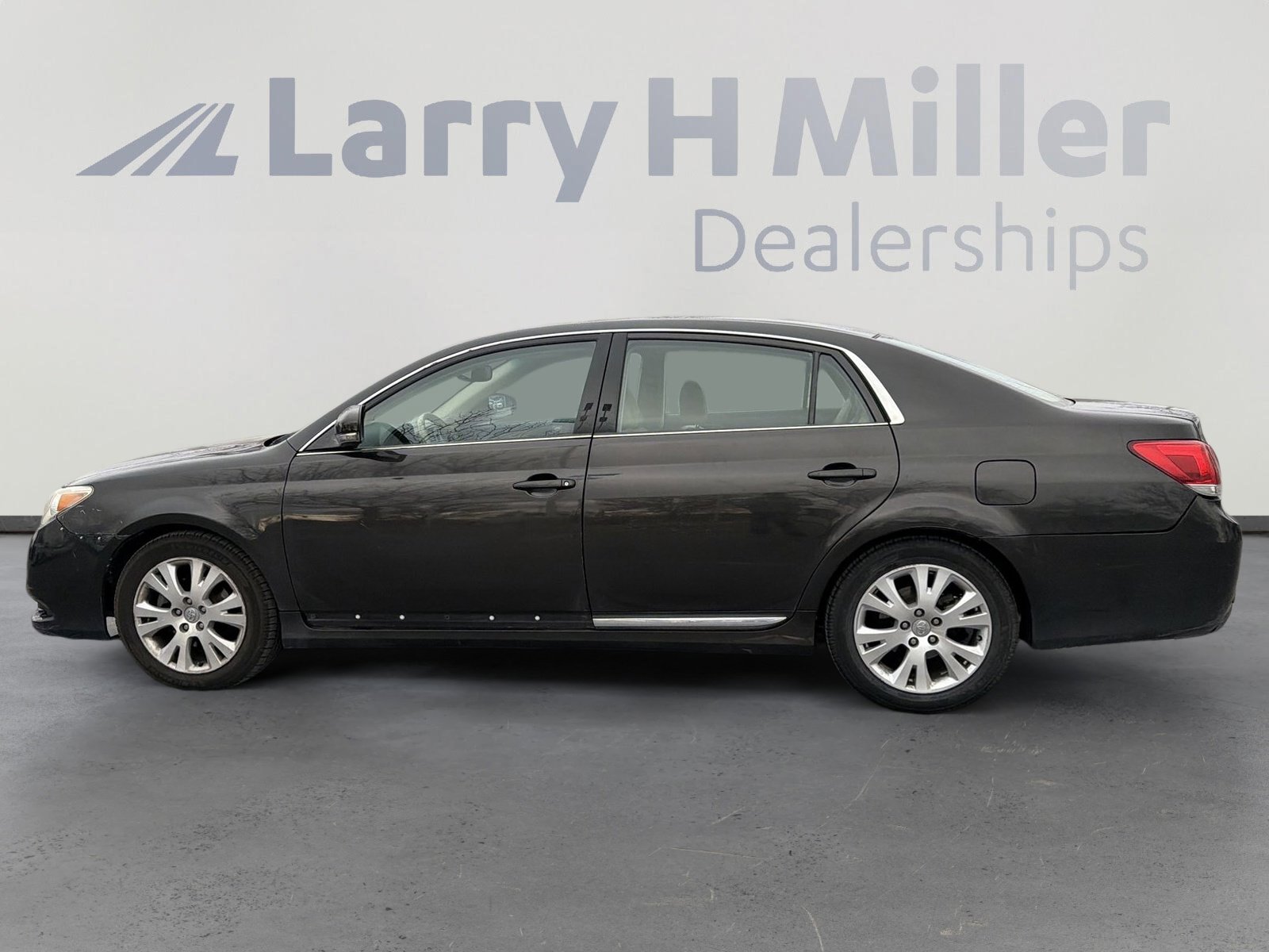Used 2012 Toyota Avalon Base image 5