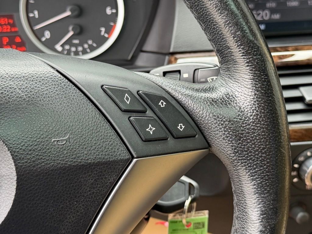 Used 2005 BMW 545i Sedan image 39