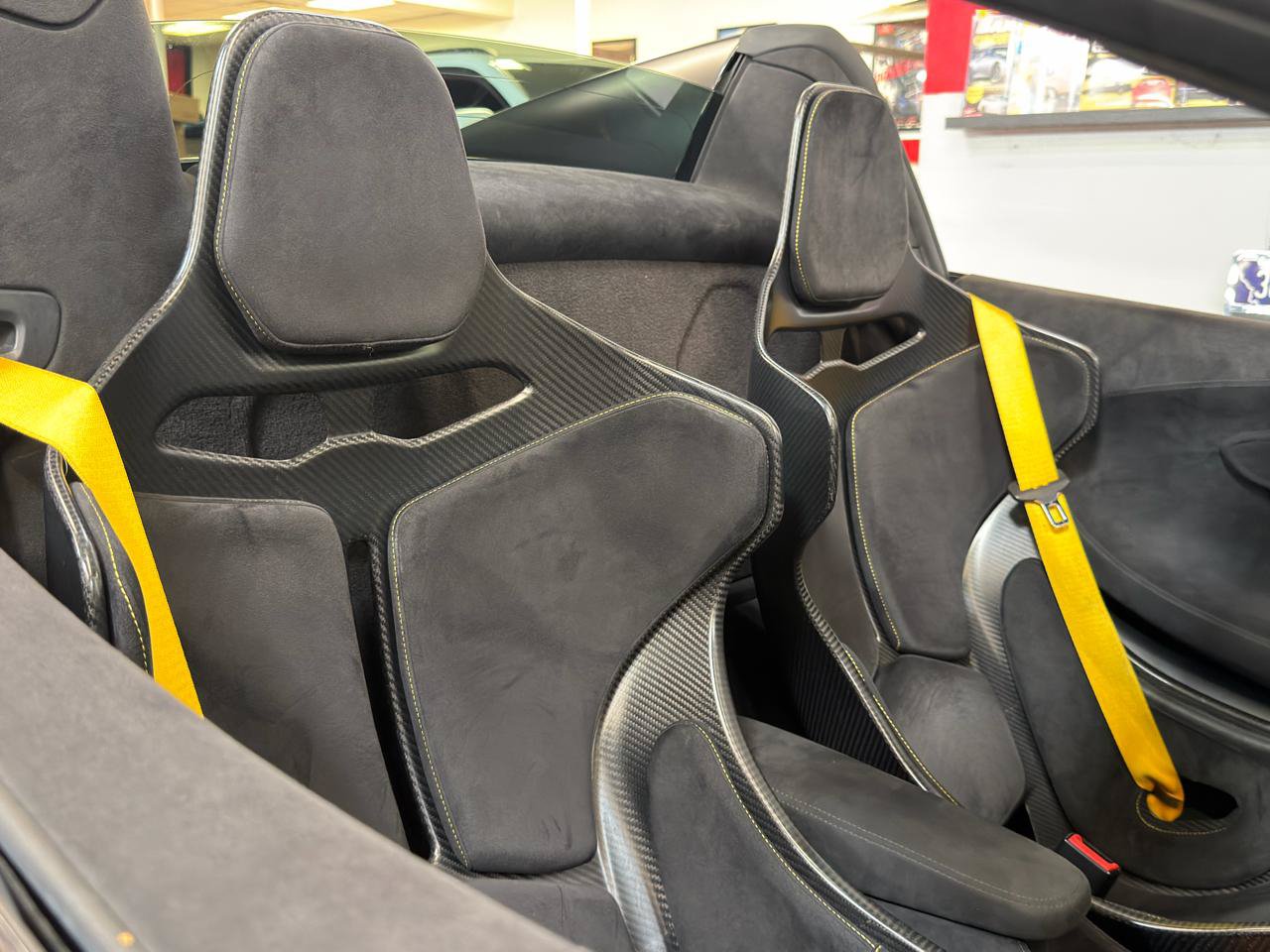 Used 2020 McLaren 600LT Spider RWD image 31