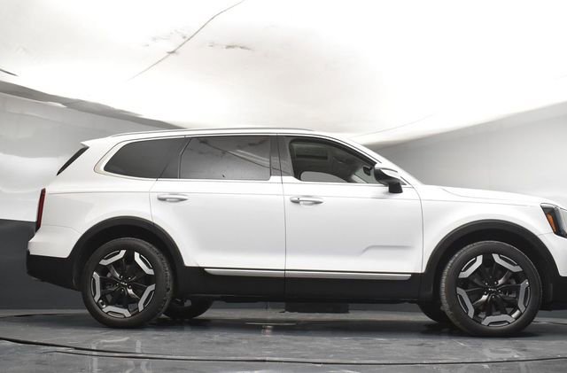 Certified 2025 Kia Telluride S FWD image 42