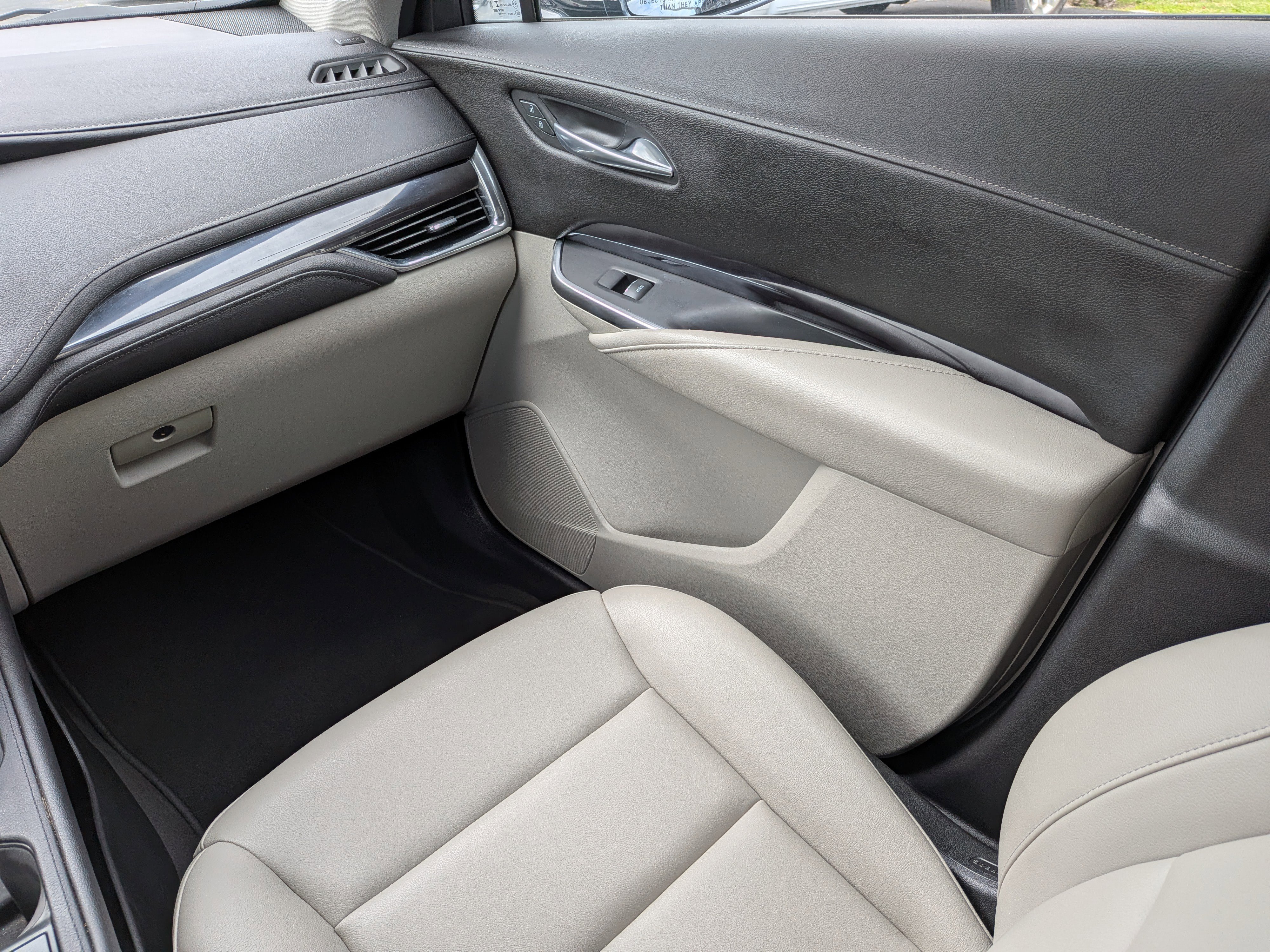 Certified 2019 Cadillac XT4 Luxury FWD image 15