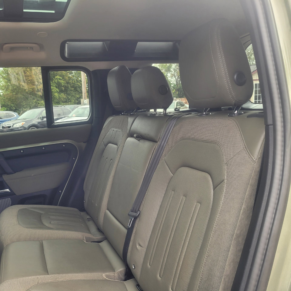 Used 2020 Land Rover Defender 110 S image 36