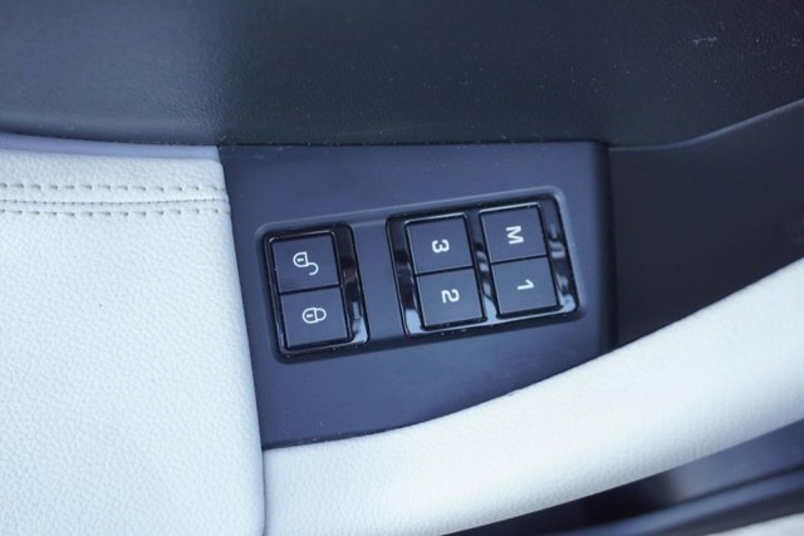 Used 2018 Jaguar F-PACE Prestige image 22