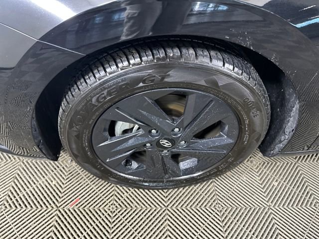 Used 2022 Hyundai Elantra Blue image 10