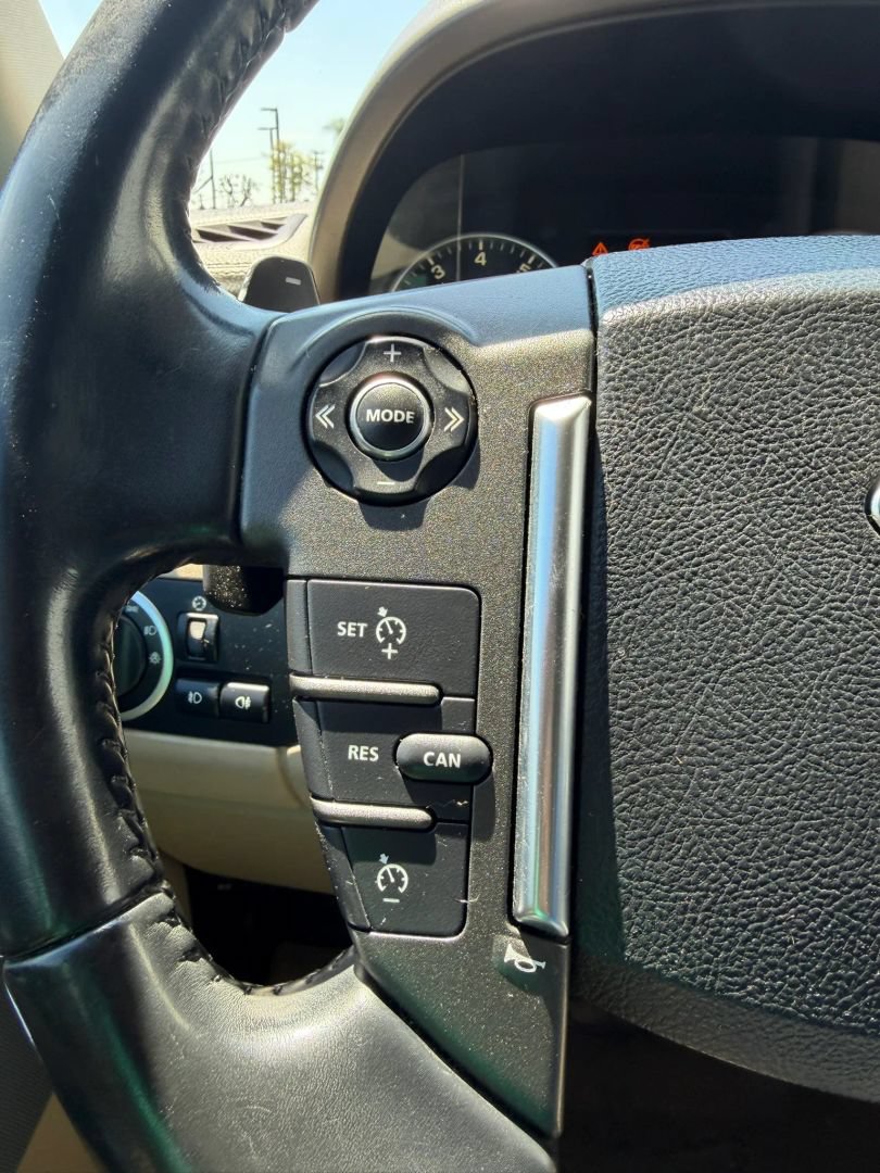 Used 2016 Land Rover LR4 HSE AWD/4WD image 25