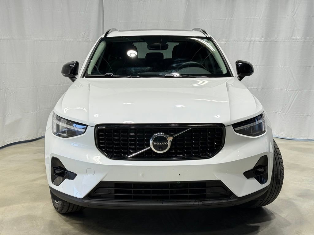Used 2024 Volvo XC40 B5 Plus w/ Climate Package video 2