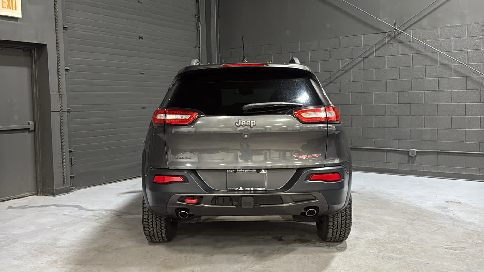 Used 2015 Jeep Cherokee Trailhawk w/ Leather Interior Group AWD/4WD image 3