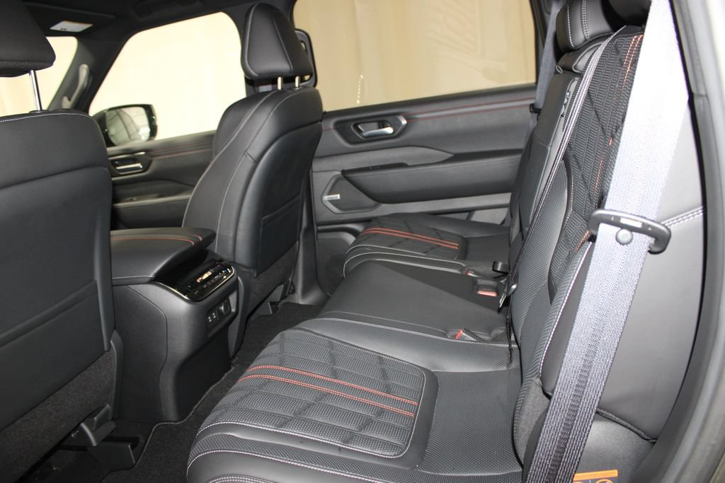 Used 2025 Nissan Armada PRO-4X AWD/4WD image 18