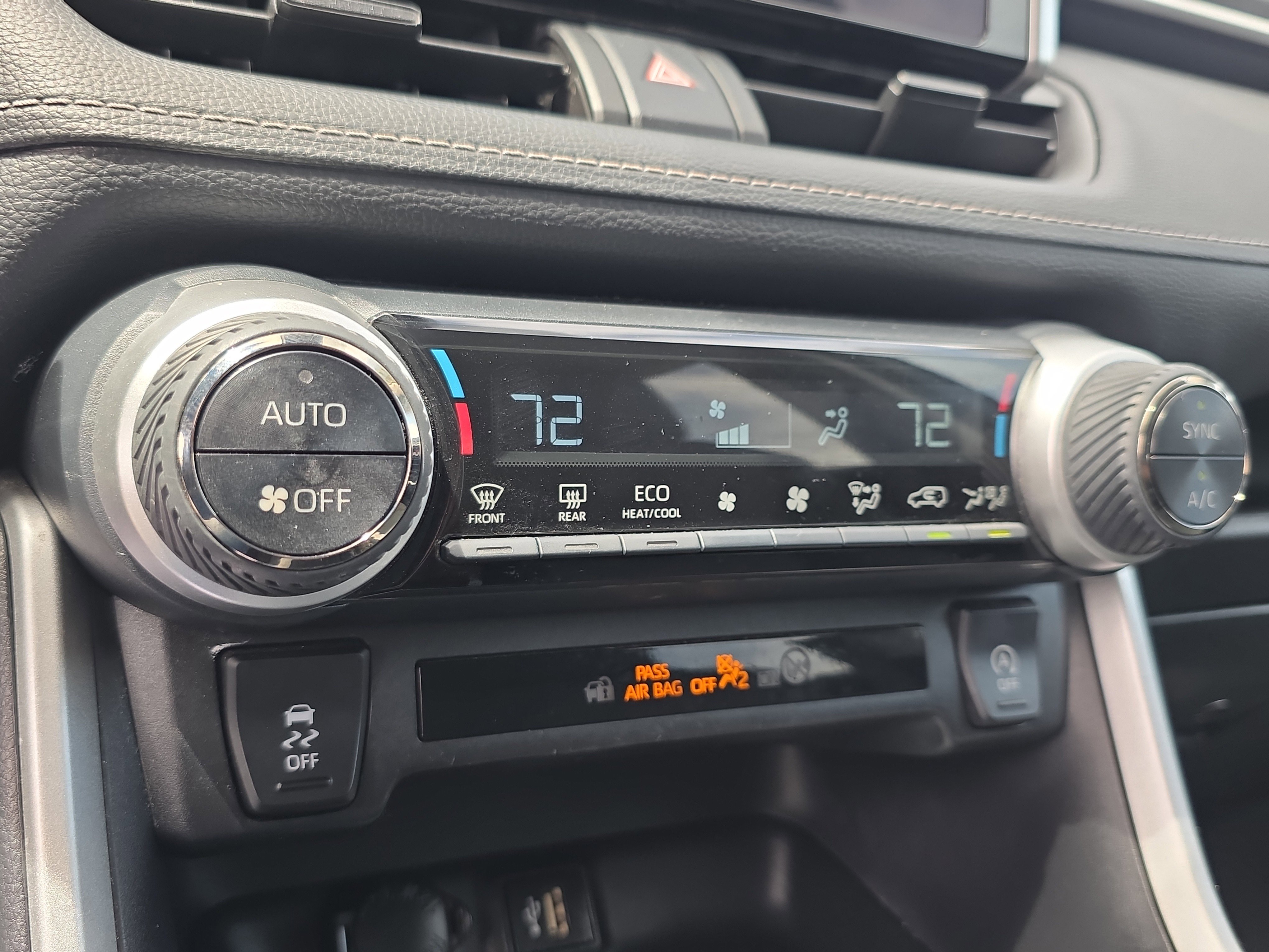 Used 2024 Toyota RAV4 XLE FWD image 33