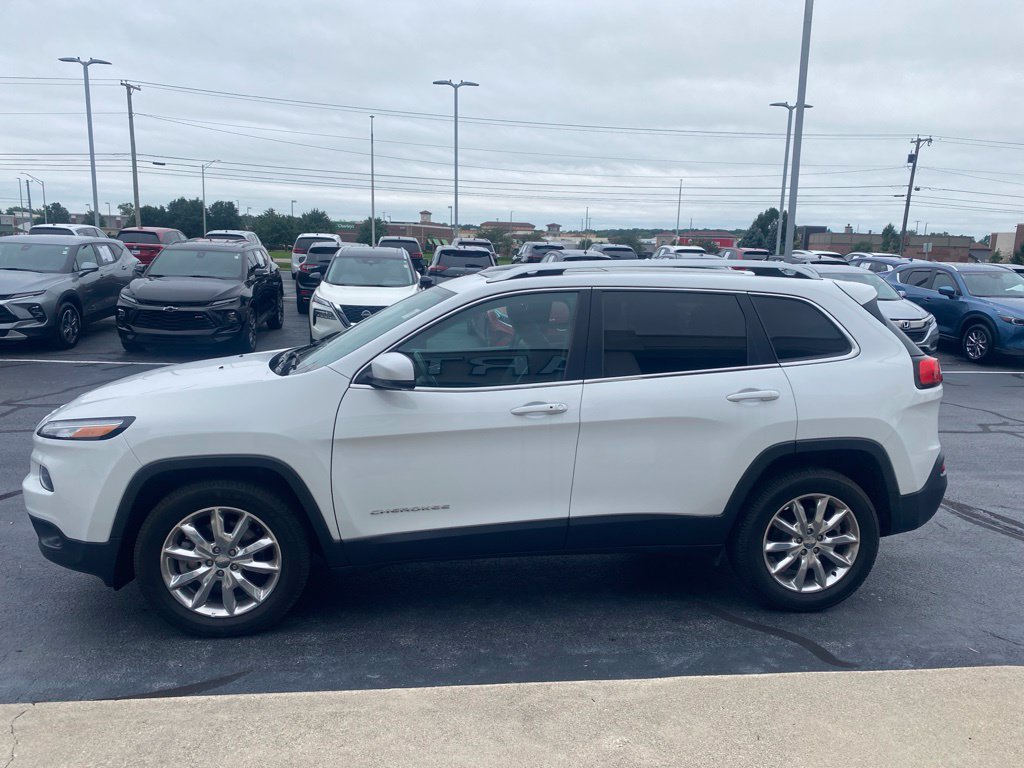Used 2016 Jeep Cherokee Limited AWD/4WD image 4