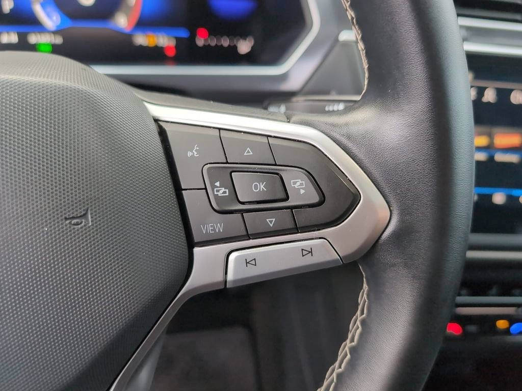 Used 2023 Volkswagen Tiguan SE w/ Panoramic Sunroof Package image 22