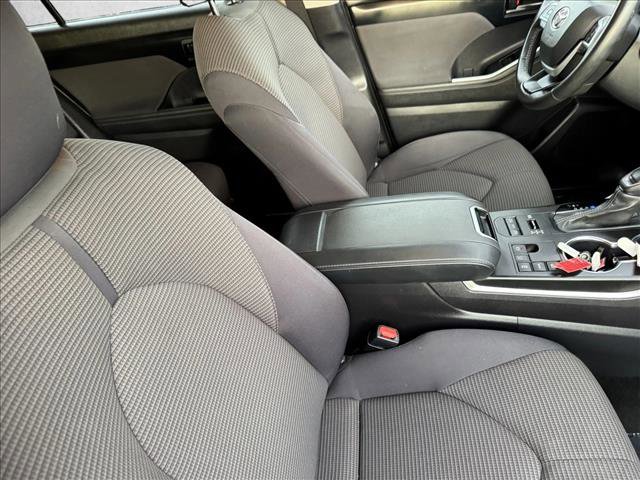 Used 2024 Toyota Highlander LE image 19