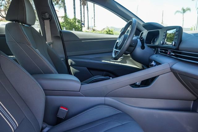 Certified 2025 Hyundai Elantra Sport image 17