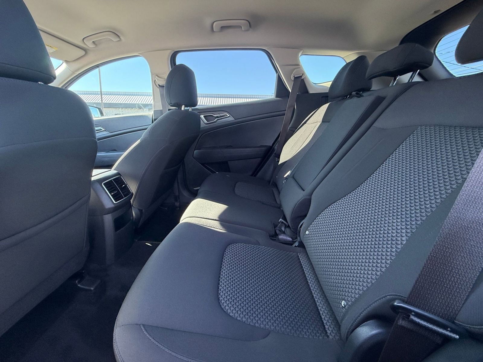 Used 2025 Kia Sportage LX image 24