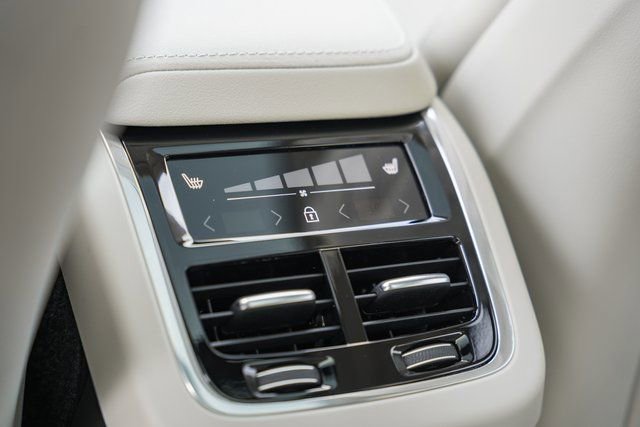 New 2026 Volvo XC60 B5 Ultra w/ Protection Package Premier image 36