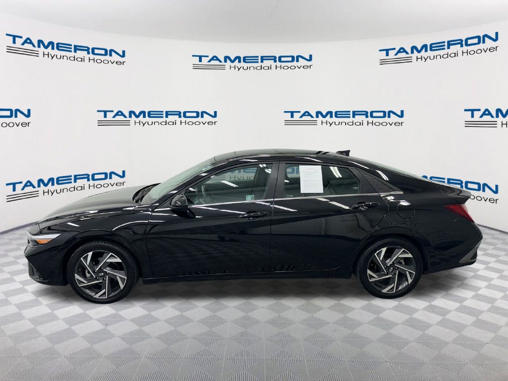 Used 2025 Hyundai Elantra SEL FWD image 2