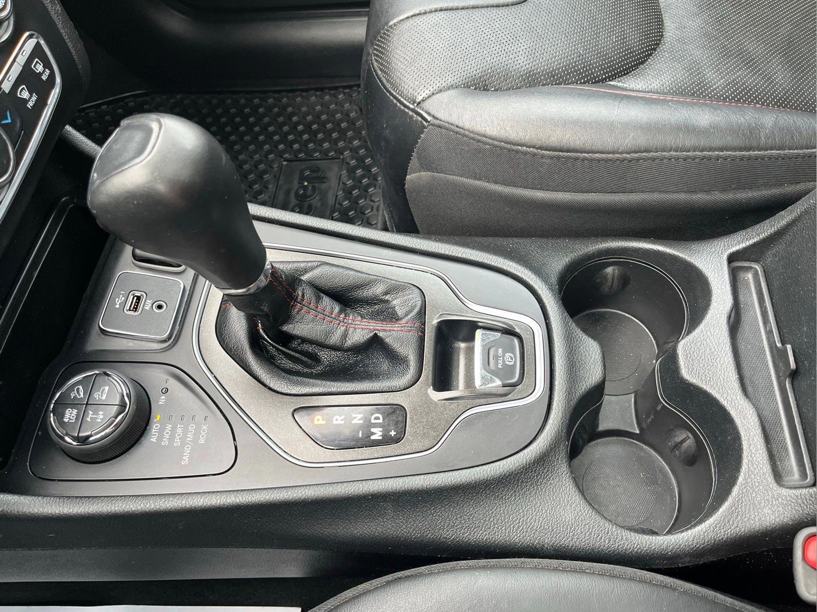 Used 2019 Jeep Cherokee Trailhawk image 21