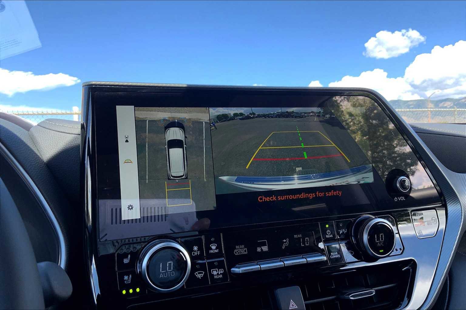 Used 2025 Toyota Highlander Platinum image 25