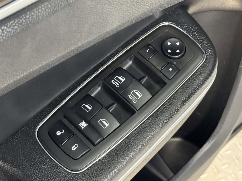 Used 2022 Chrysler 300 S image 26