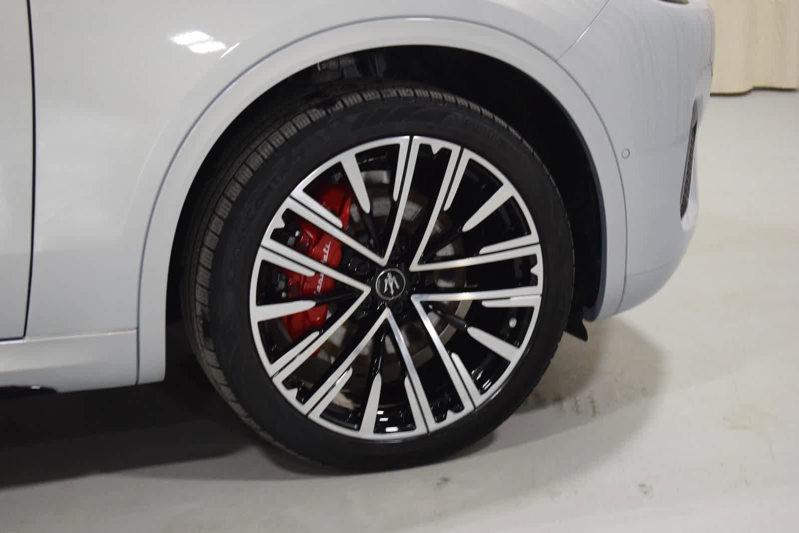Certified 2024 Maserati Grecale Modena AWD/4WD image 16