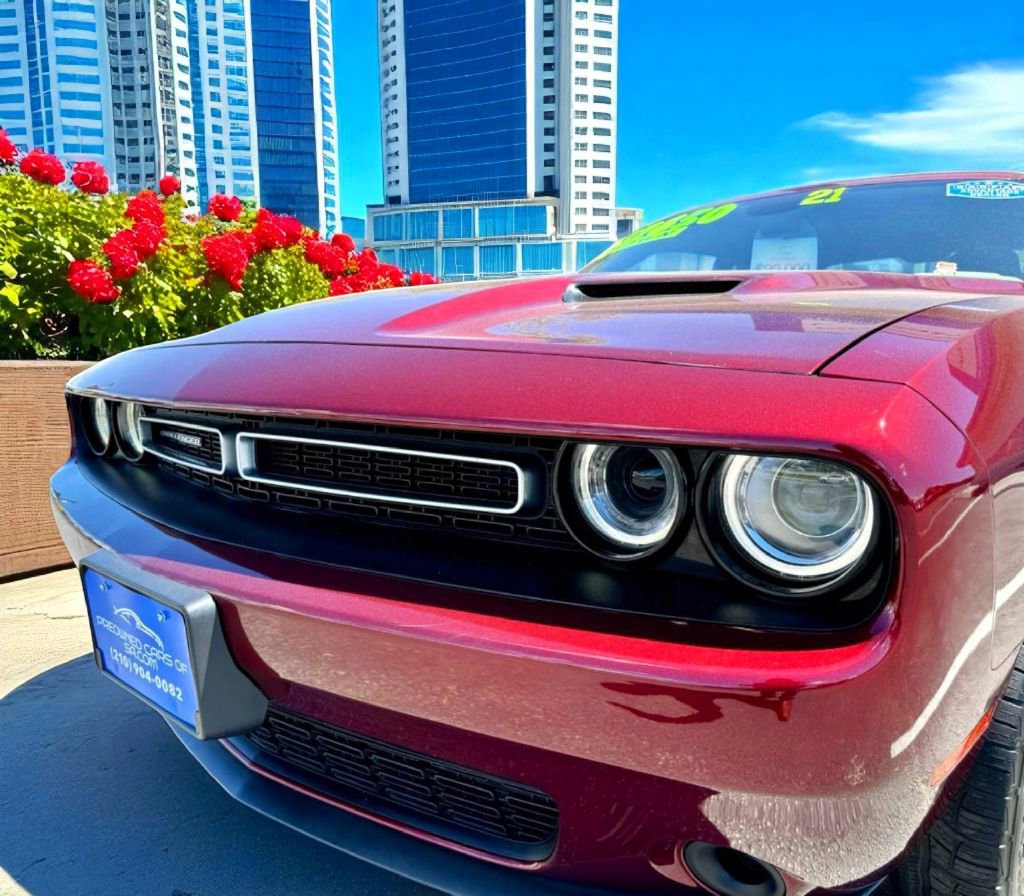 Used 2021 Dodge Challenger SXT image 9