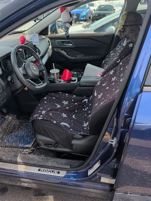 Used 2021 Nissan Rogue SV w/ Premium Package image 4