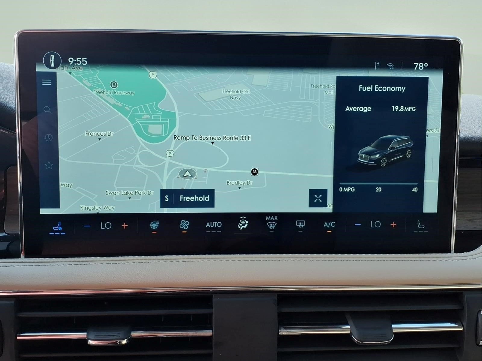 Certified 2026 Lincoln Corsair Reserve w/ Jet Appearance Package AWD/4WD image 8
