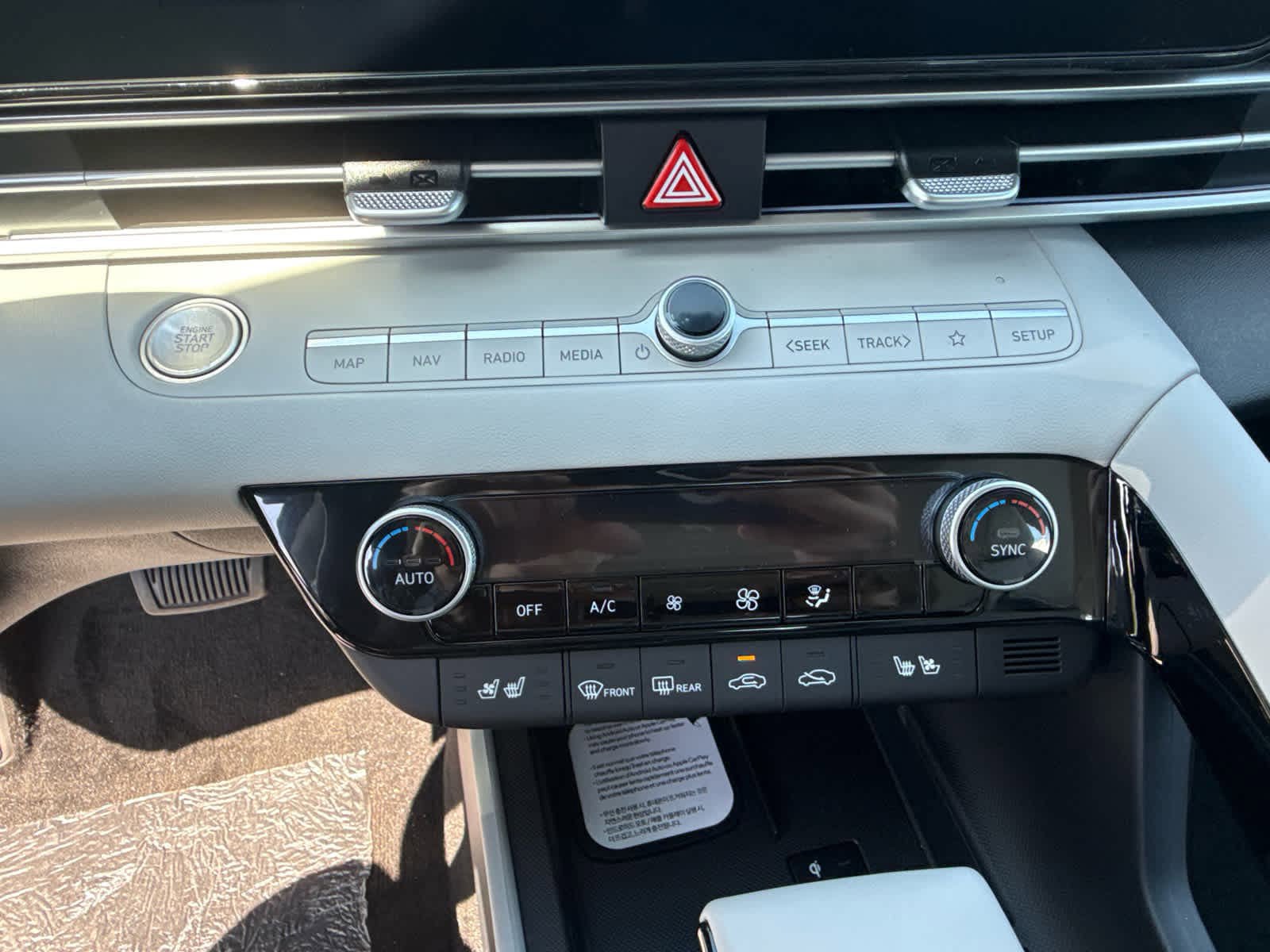 New 2026 Hyundai Elantra Limited FWD image 17