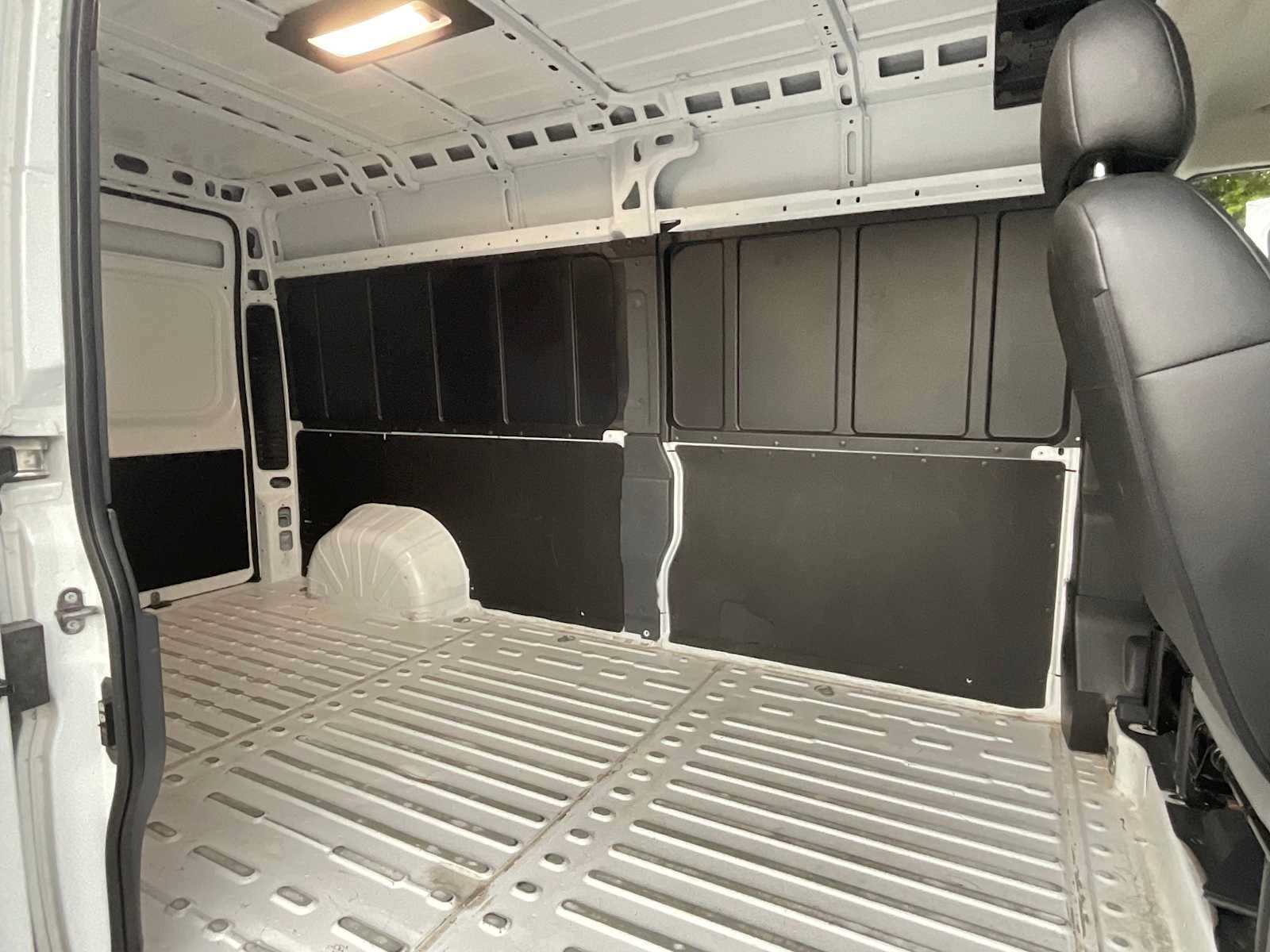 Used 2024 RAM ProMaster 2500 w/ Convenience Group FWD image 21
