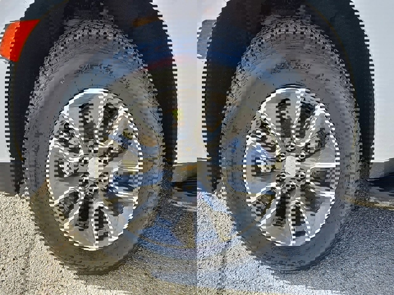 Used 2022 Chevrolet Suburban LT w/ Luxury Package image 8