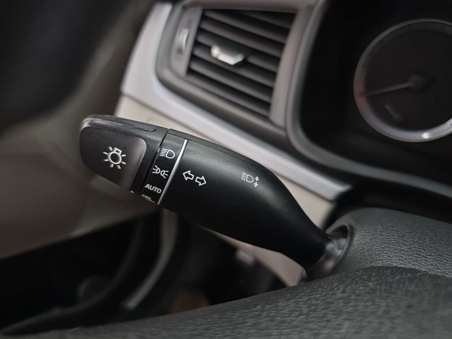 Used 2019 Hyundai Sonata SE w/ Cargo Package FWD image 25