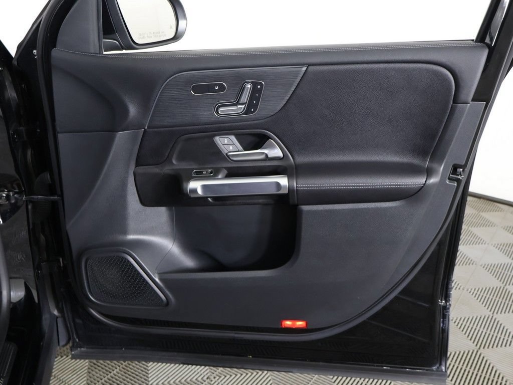 Used 2023 Mercedes-Benz GLB 250 4MATIC image 26