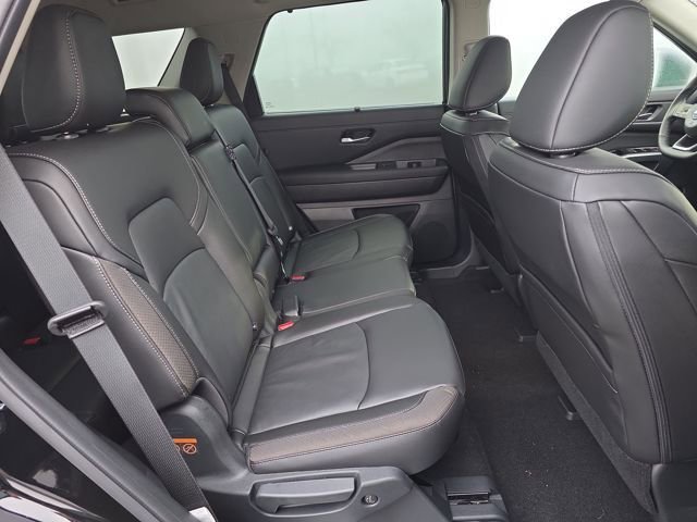 New 2025 Nissan Pathfinder SL image 10