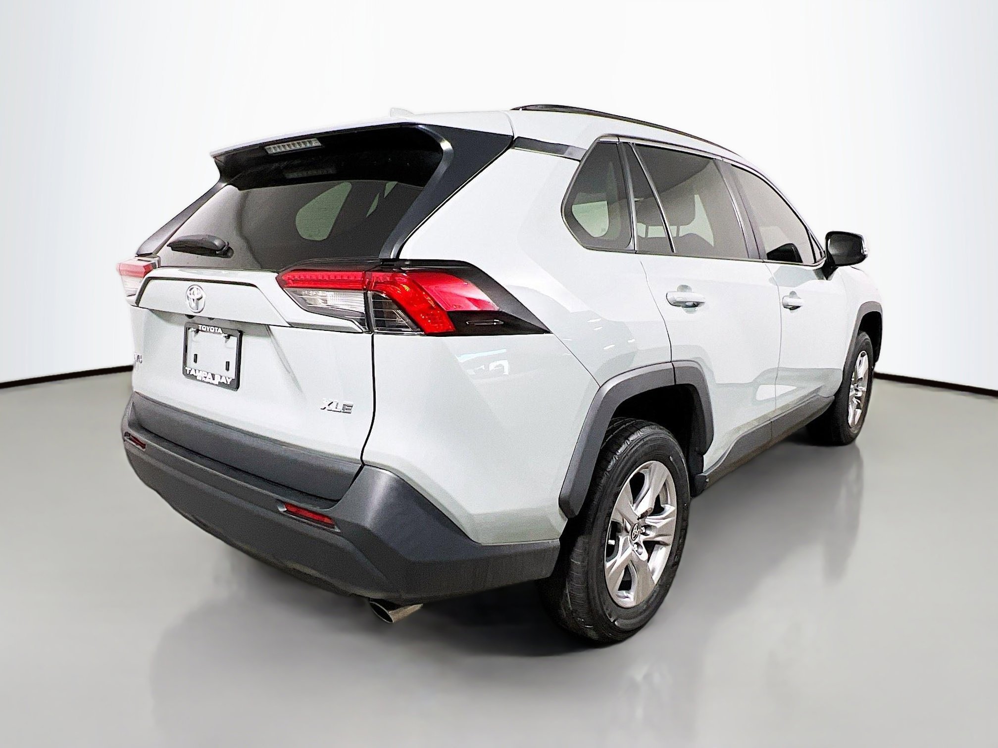 Used 2023 Toyota RAV4 XLE w/ Convenience Package image 4