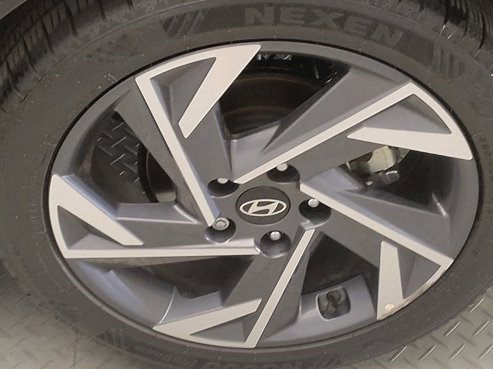 Used 2025 Hyundai Elantra SEL FWD image 31