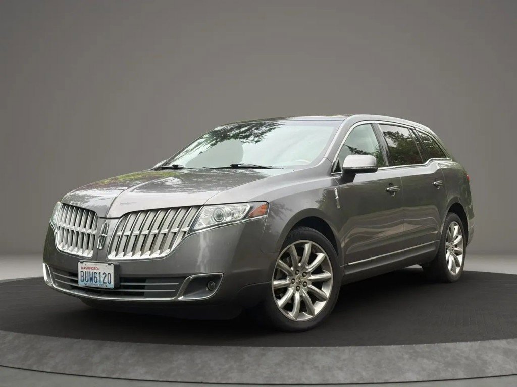 Used 2010 Lincoln MKT AWD image 4