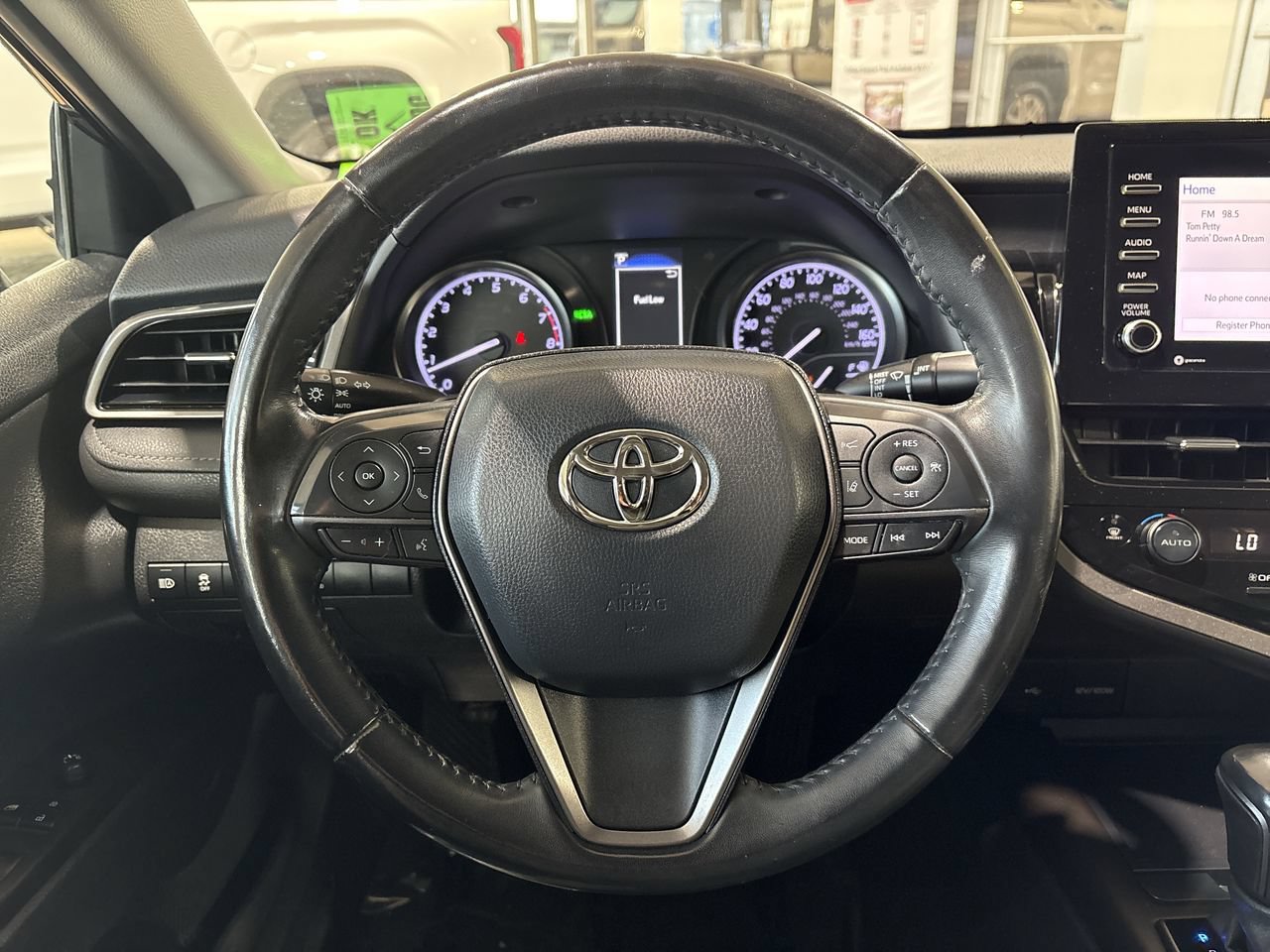 Used 2022 Toyota Camry SE w/ Convenience Package FWD image 14