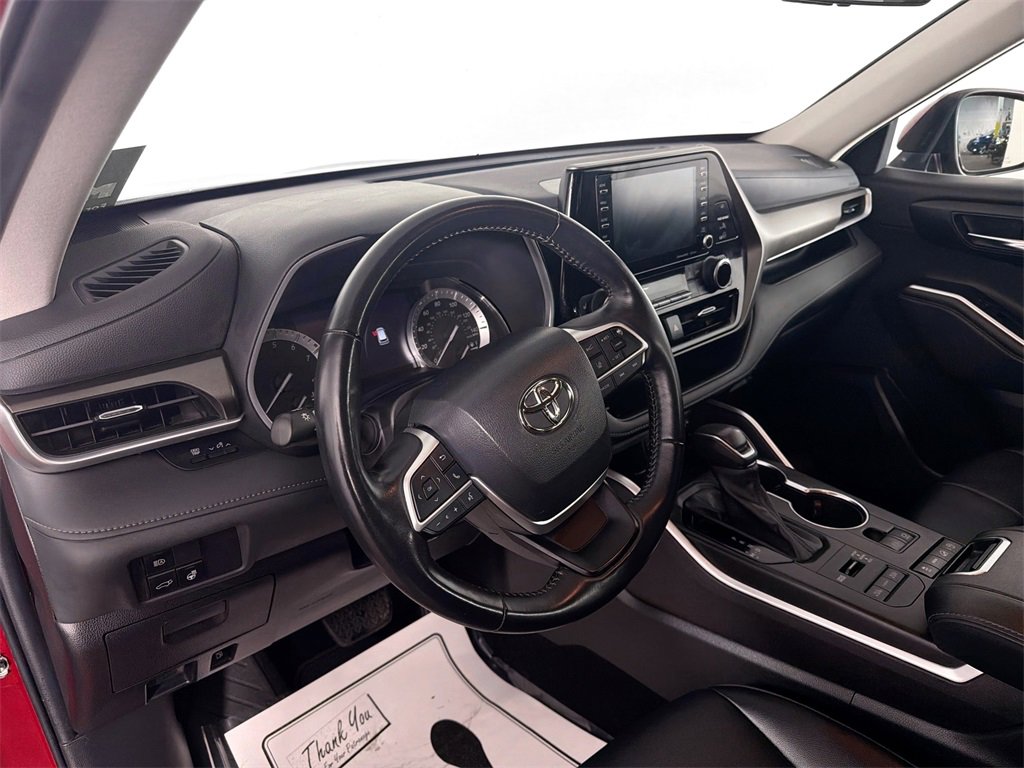 Used 2022 Toyota Highlander XLE image 9
