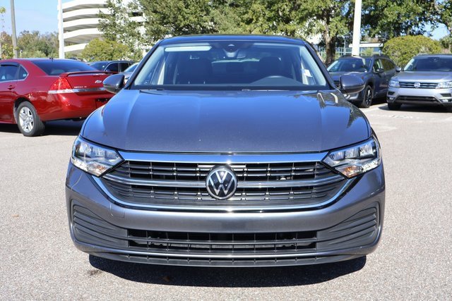 Certified 2023 Volkswagen Jetta SE image 3