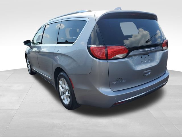 Used 2020 Chrysler Pacifica Touring-L w/ Tire & Wheel Group FWD image 6