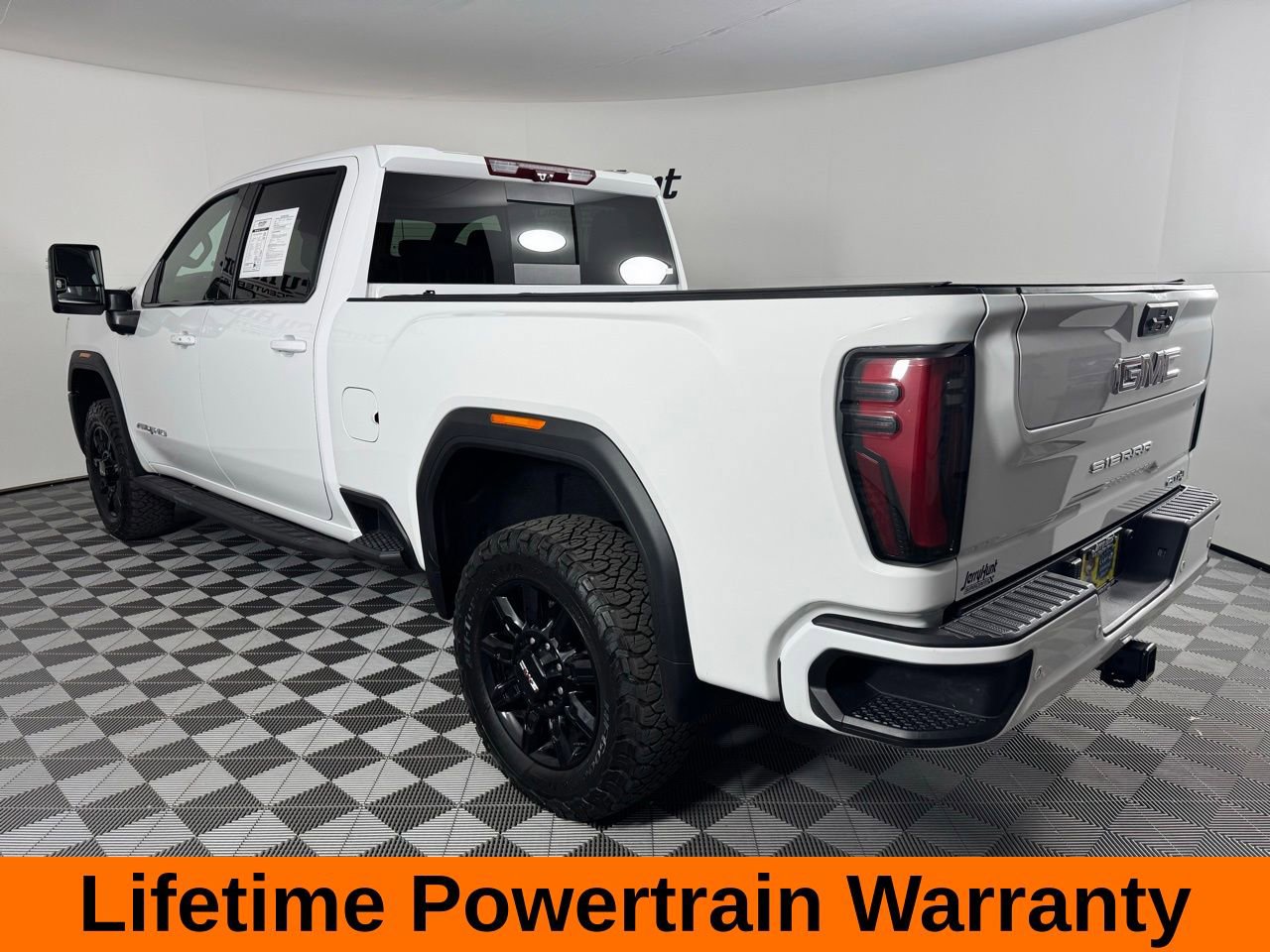 Used 2024 GMC Sierra 2500 AT4 w/ Technology Package image 7