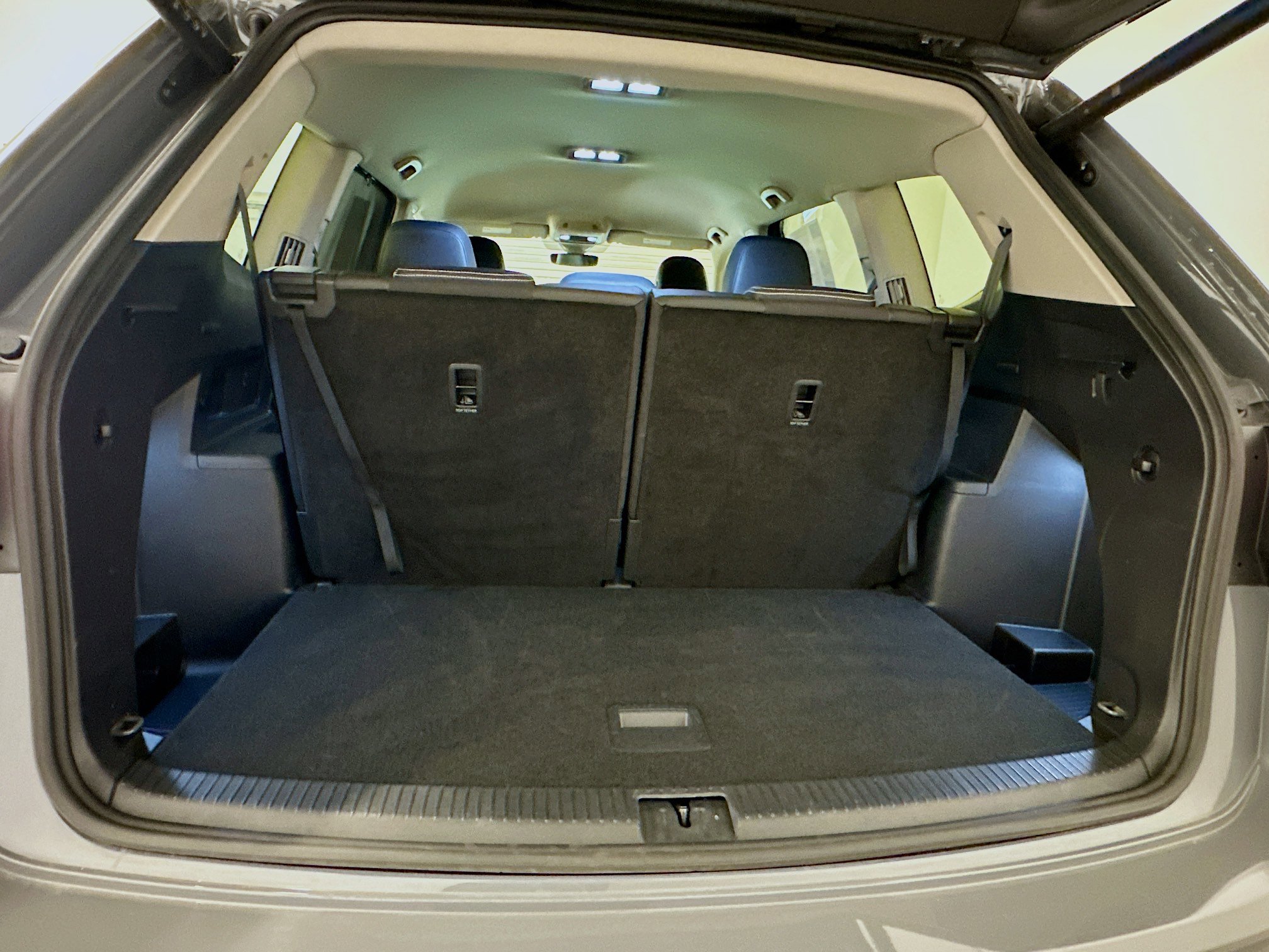 Used 2025 Volkswagen Atlas SE AWD/4WD image 31