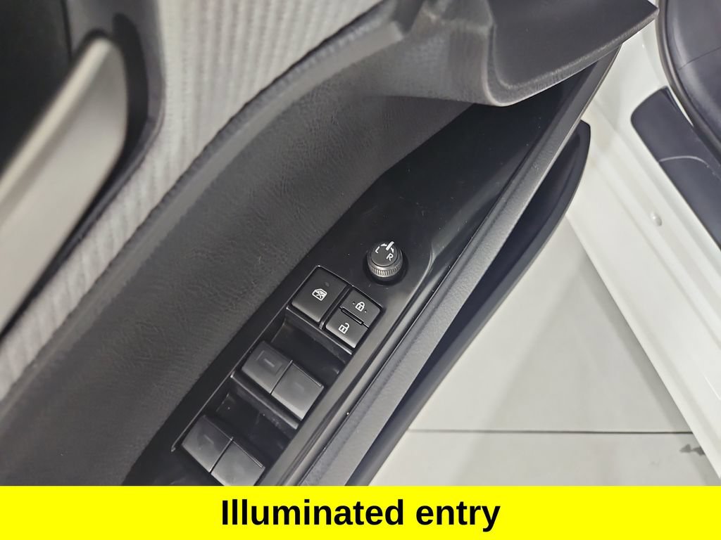 Used 2025 Toyota Camry SE FWD image 11