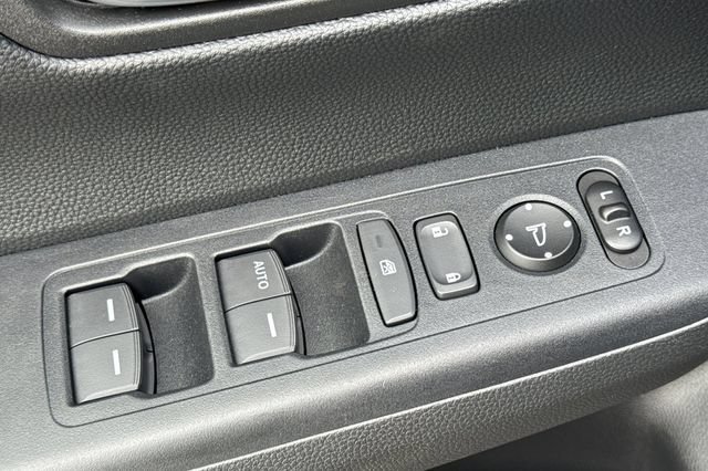 Used 2025 Honda CR-V LX image 12