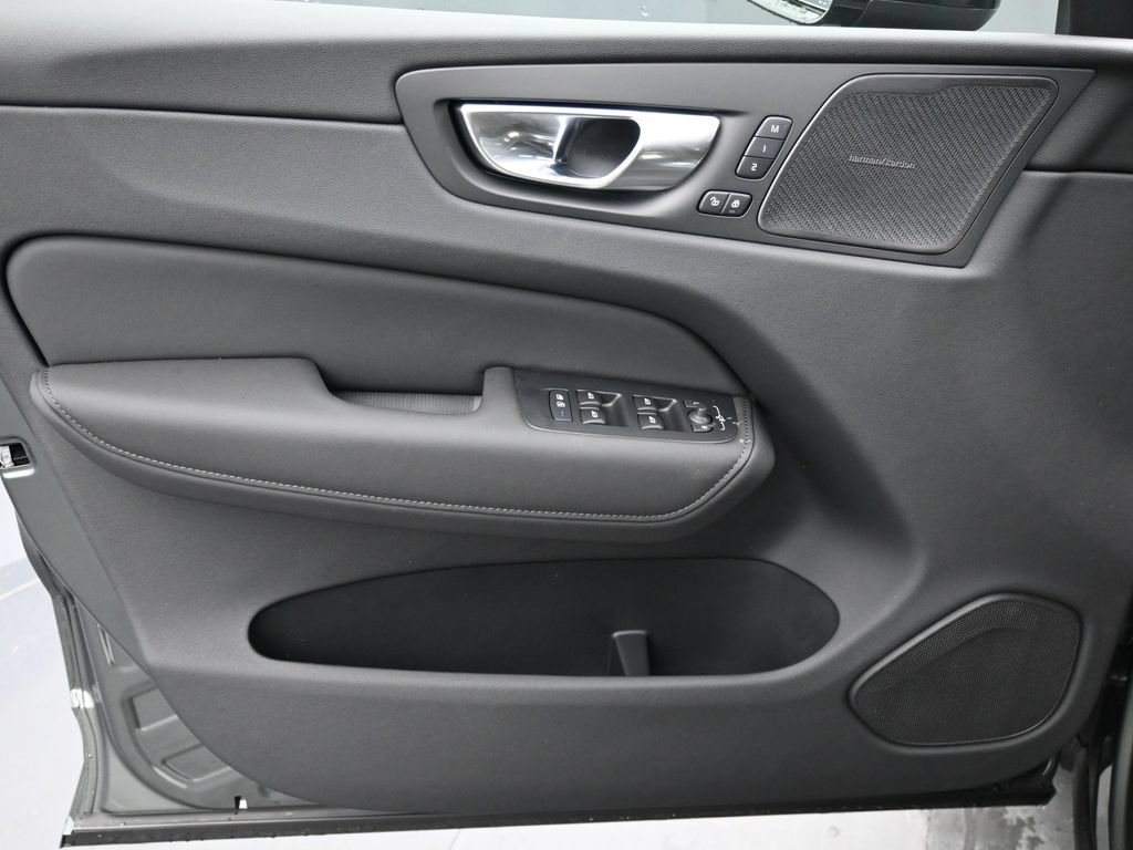 New 2026 Volvo XC60 B5 Plus w/ Climate Package AWD/4WD image 5