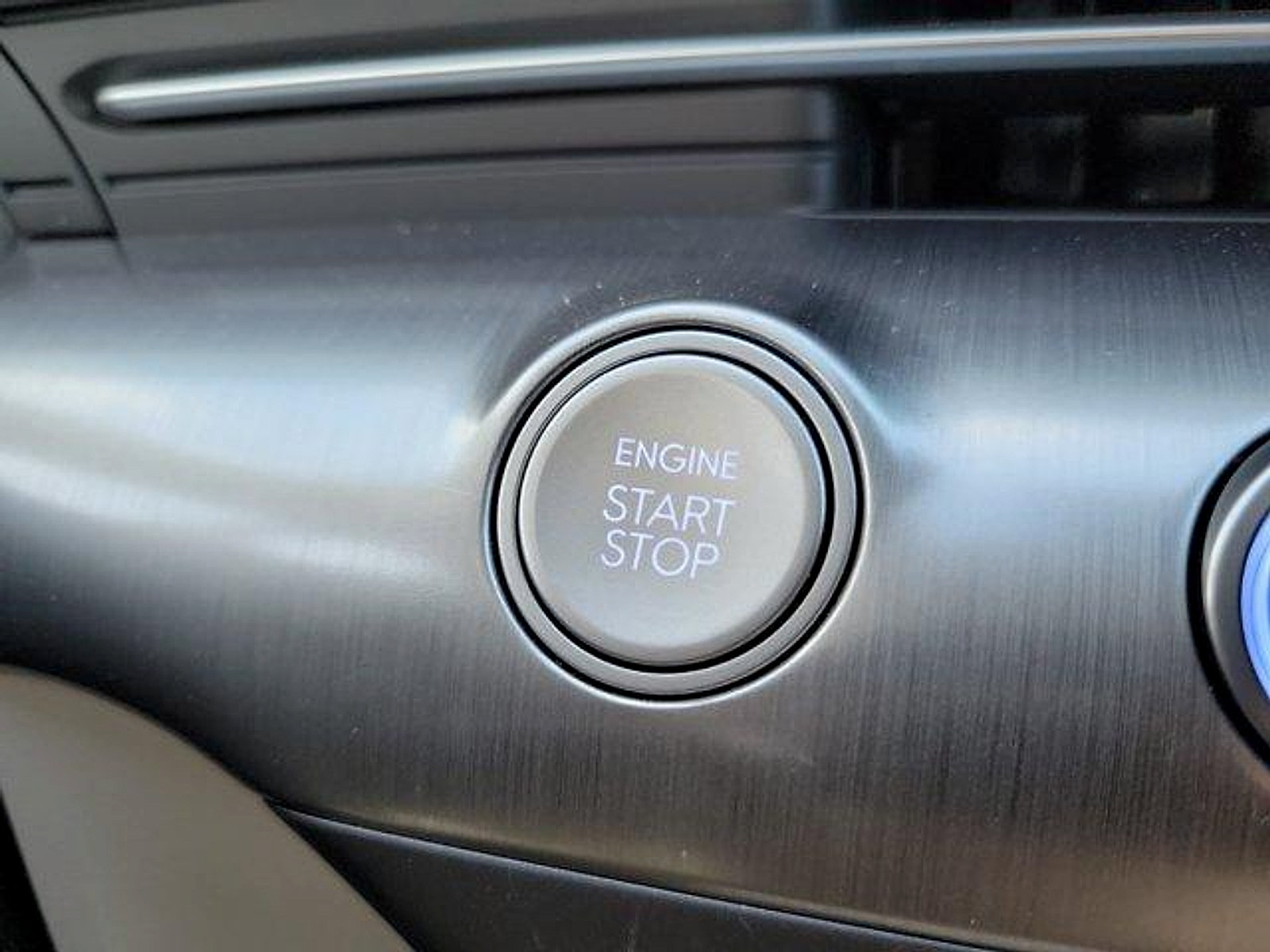 Used 2024 Hyundai Kona Limited FWD image 31